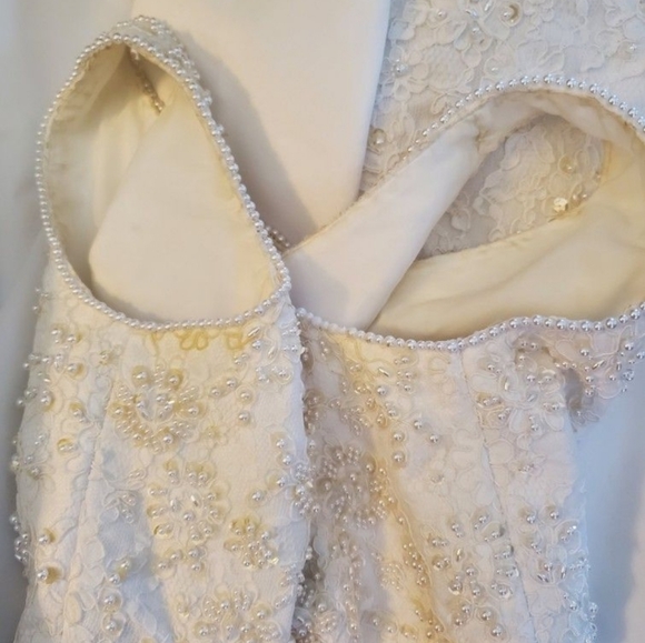 Alfred Angelo Wedding Dress - Picture 6 of 10